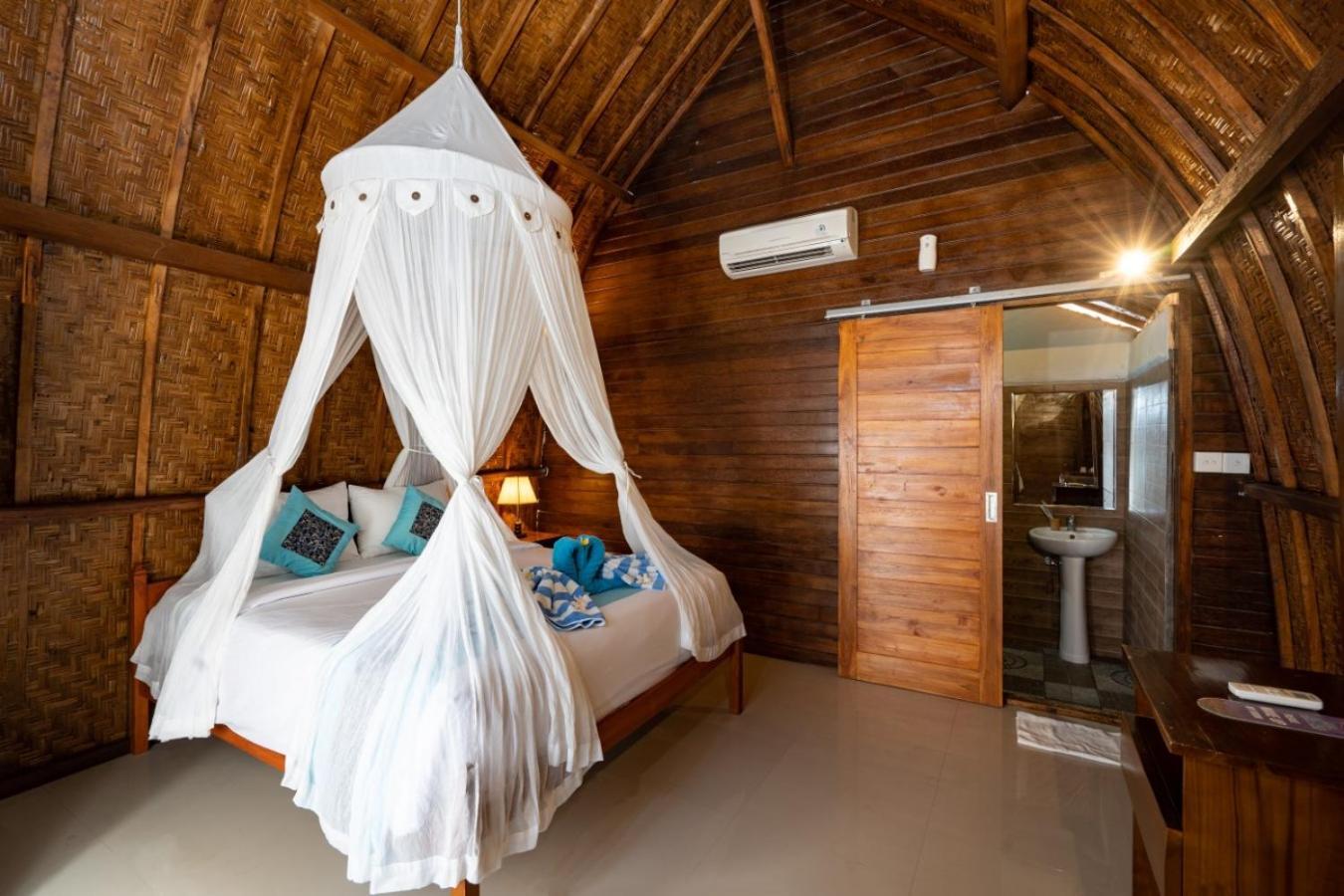 Sundi Ocean Bungalow By Abm Toyapakeh エクステリア 写真